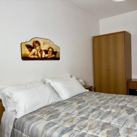 Albergo Edera 萨尔索马焦雷泰尔梅 外观 照片
