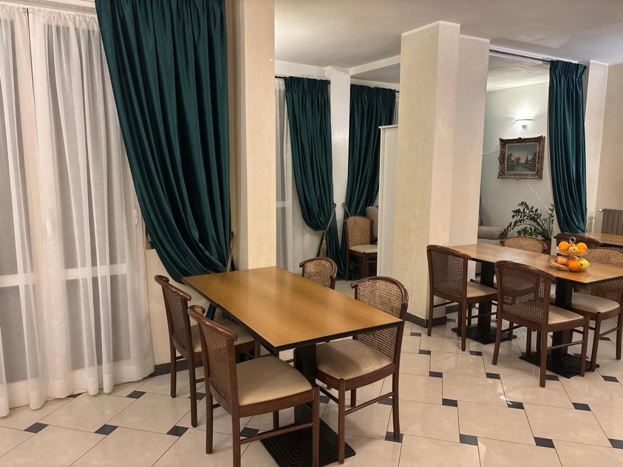 Albergo Edera 萨尔索马焦雷泰尔梅 外观 照片