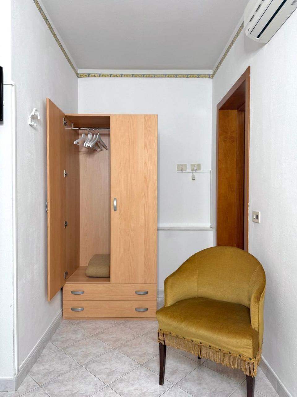 Albergo Edera 萨尔索马焦雷泰尔梅 外观 照片