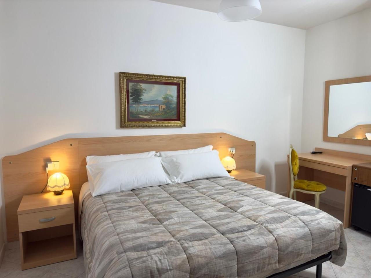 Albergo Edera 萨尔索马焦雷泰尔梅 外观 照片