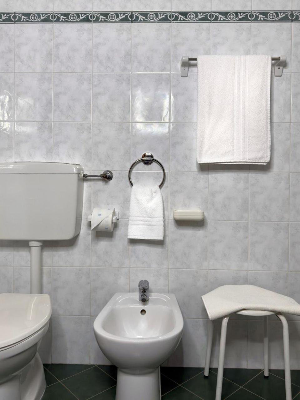 Albergo Edera 萨尔索马焦雷泰尔梅 外观 照片